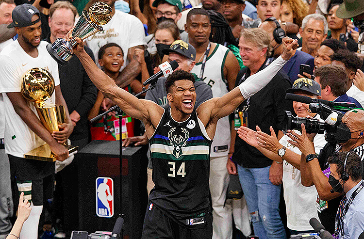 Milwaukee Bucks douse the Phoenix Suns to win the 2021 NBA Finals – The  Knight News